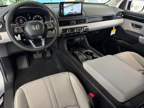 2025 Honda Pilot Touring 8-Passenger