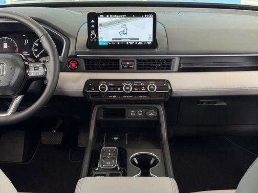 2025 Honda Pilot Touring 8-Passenger
