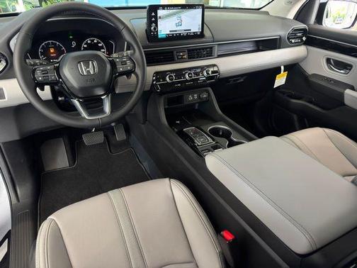 2025 Honda Pilot Touring 8-Passenger
