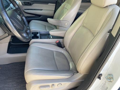 Platinum White Pearl 2021 Honda Odyssey EX-L