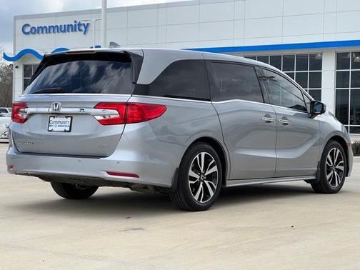 Photo 2 of 30 of 2018 Honda Odyssey Elite