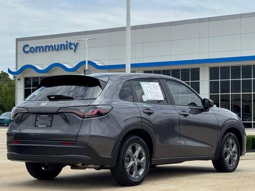 Platinum White Pearl 2026 Honda HR-V LX