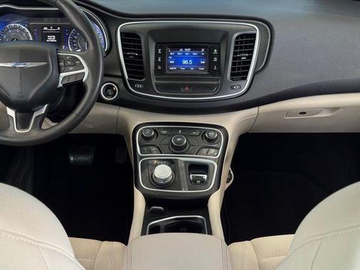 2015 Chrysler 200 LX
