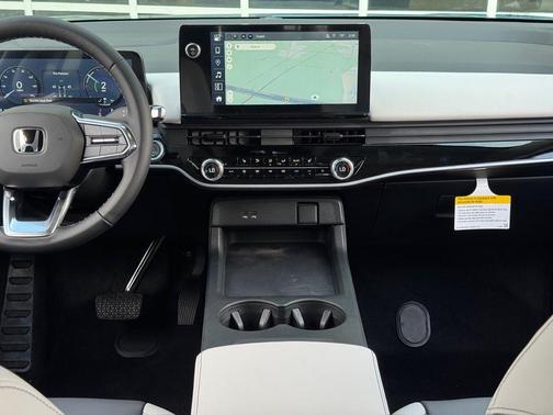 North Shore Pearl 2026 Honda Prologue Touring