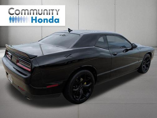 Pitch Black Clearcoat 2015 Dodge Challenger R/T Plus