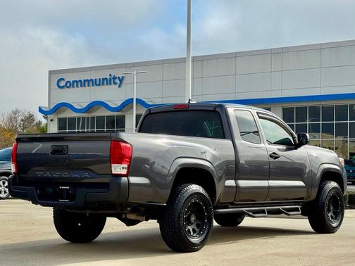 2016 Toyota Tacoma SR