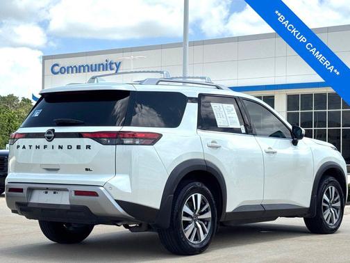 Pearl White Tricoat 2023 Nissan Pathfinder SL FWD