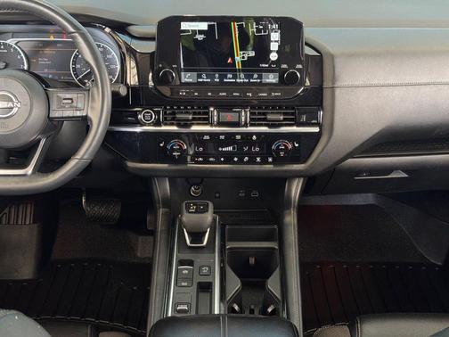 Pearl White Tricoat 2023 Nissan Pathfinder SL FWD
