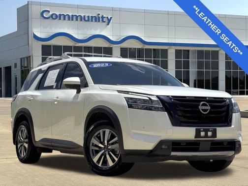 Pearl White Tricoat 2023 Nissan Pathfinder SL FWD