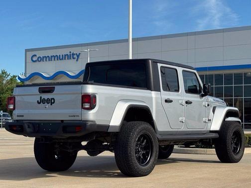 Silver Zynith Clearcoat 2023 Jeep Gladiator Texas Trail 4x4