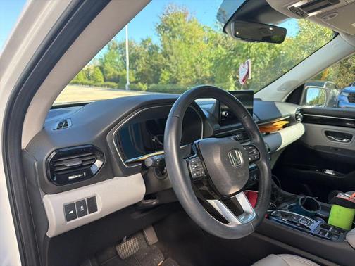 2023 Honda Pilot Touring 8-Passenger