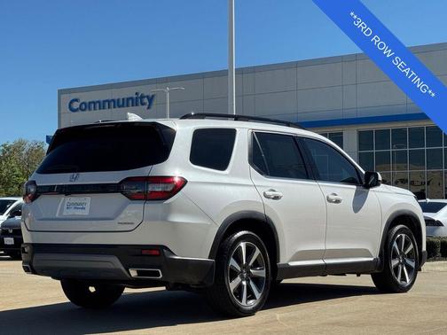 2023 Honda Pilot Touring 8-Passenger