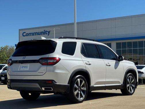 2023 Honda Pilot Touring 8-Passenger