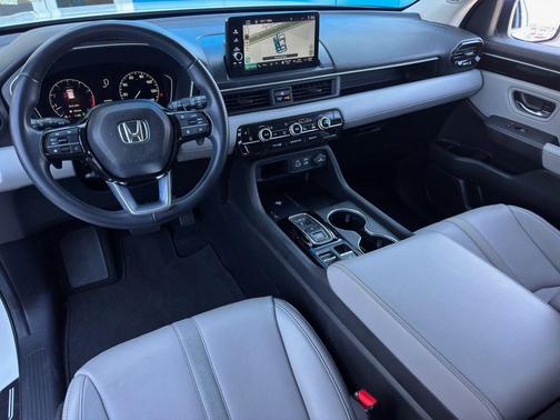 2023 Honda Pilot Touring 8-Passenger