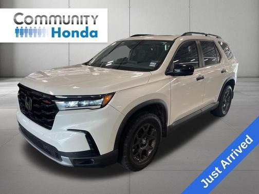 Platinum White Pearl 2023 Honda Pilot AWD TrailSport