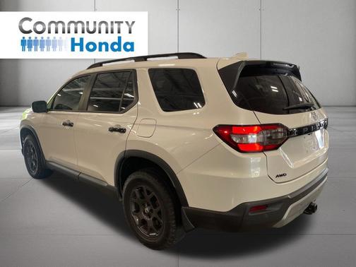 Platinum White Pearl 2023 Honda Pilot AWD TrailSport