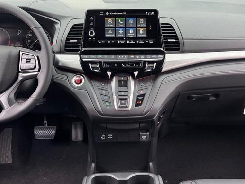 Platinum White Pearl 2026 Honda Odyssey Sport-L