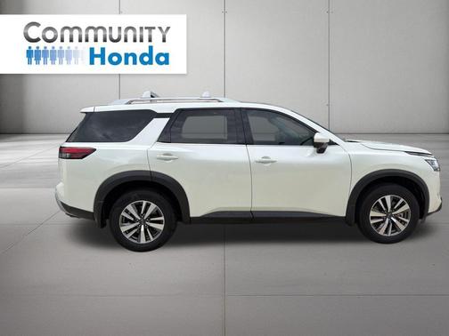 2024 Nissan Pathfinder SL FWD