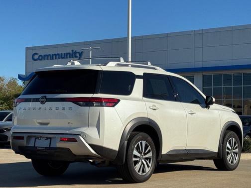 2024 Nissan Pathfinder SL FWD