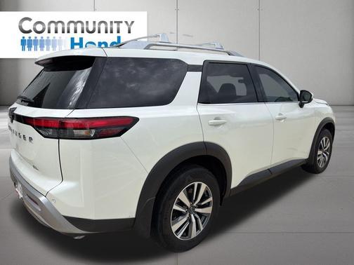 2024 Nissan Pathfinder SL FWD