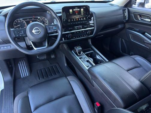 2024 Nissan Pathfinder SL FWD