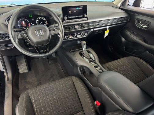 Crystal Black Pearl 2024 Honda HR-V LX