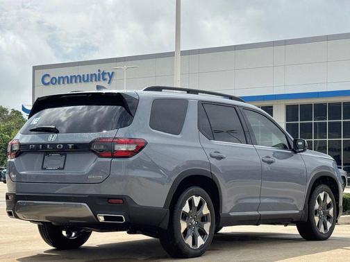 Sonic Gray Pearl 2026 Honda Pilot Touring 8-Passenger