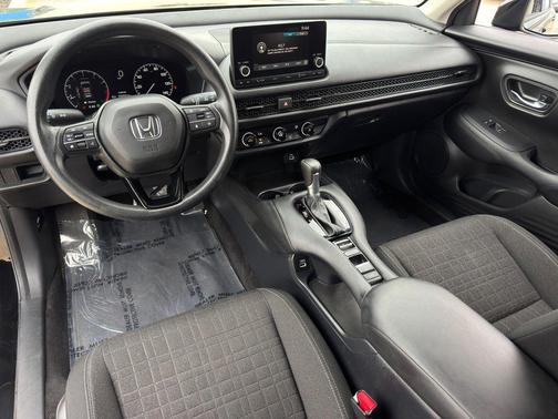 Crystal Black Pearl 2023 Honda HR-V LX