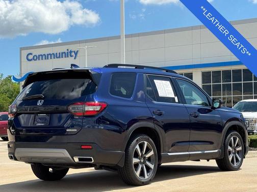 Obsidian Blue Pearl 2024 Honda Pilot Touring 8-Passenger