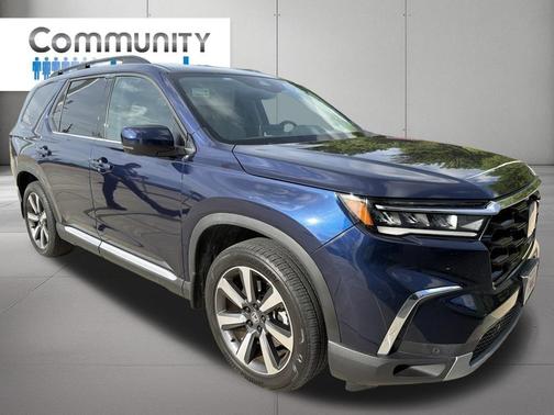 Obsidian Blue Pearl 2024 Honda Pilot Touring 8-Passenger