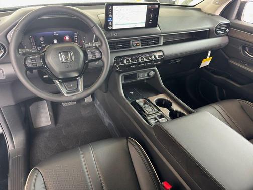 Crystal Black Pearl 2026 Honda Pilot Elite