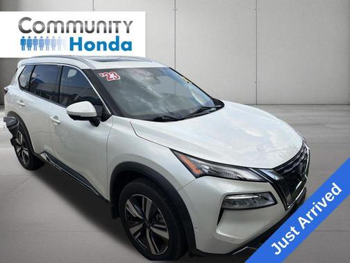 Pearl White Tricoat 2023 Nissan Rogue SL