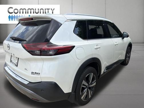 Pearl White Tricoat 2023 Nissan Rogue SL