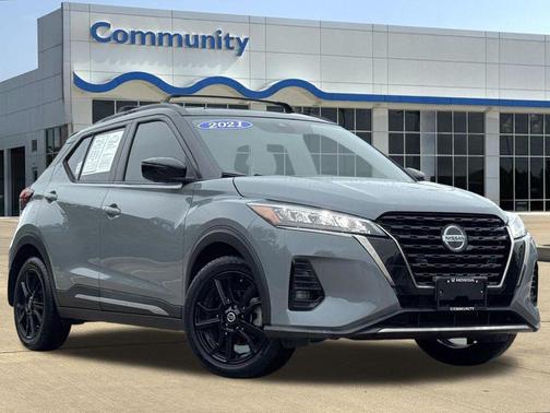 Boulder Gray Pearl/Super Black 2021 Nissan Kicks SR