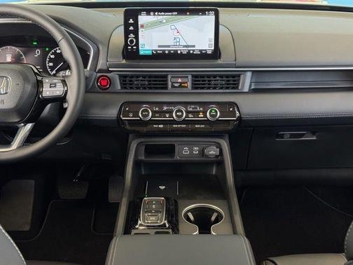2025 Honda Pilot Touring 8-Passenger