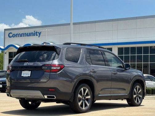 2025 Honda Pilot Touring 8-Passenger