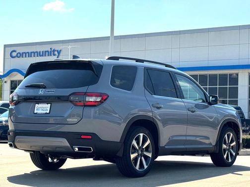 2025 Honda Pilot Touring 8-Passenger
