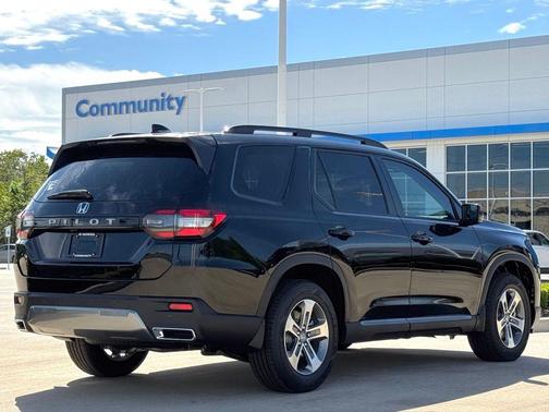 Crystal Black Pearl 2026 Honda Pilot EX-L