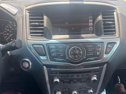 2019 Nissan Pathfinder SL