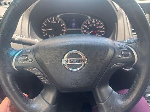 2019 Nissan Pathfinder SL