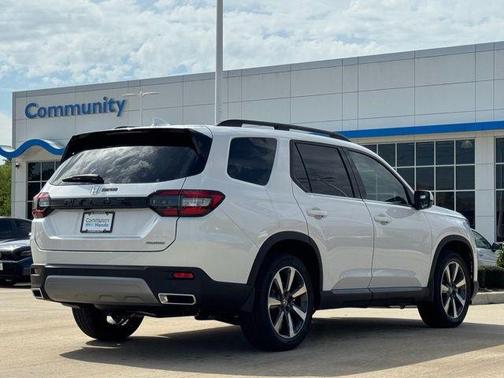 2025 Honda Pilot Touring 8-Passenger