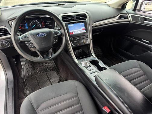 INGOT SILVER METALLIC 2017 Ford Fusion SE