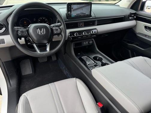 2025 Honda Pilot Touring 8-Passenger