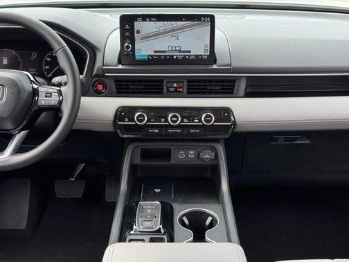 2025 Honda Pilot Touring 8-Passenger