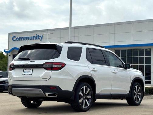 2025 Honda Pilot Touring 8-Passenger