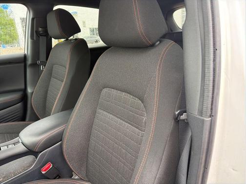 Platinum White Pearl 2023 Honda HR-V 2WD Sport
