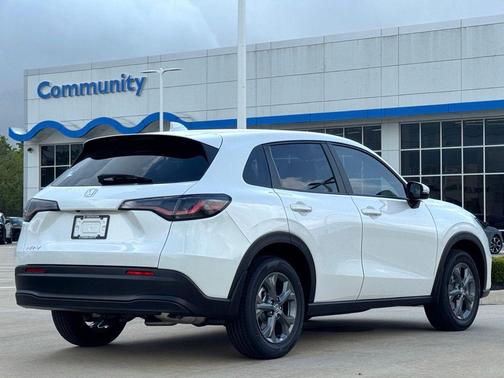 Platinum White Pearl 2026 Honda HR-V LX