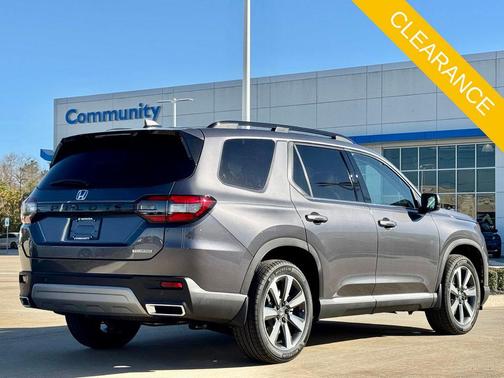 2025 Honda Pilot Touring 8-Passenger