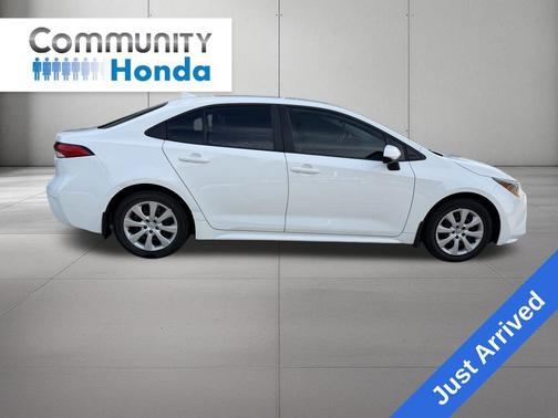 Ice Cap 2025 Toyota Corolla LE