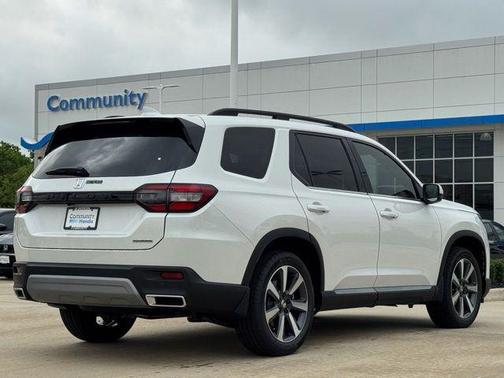 2025 Honda Pilot Touring 8-Passenger